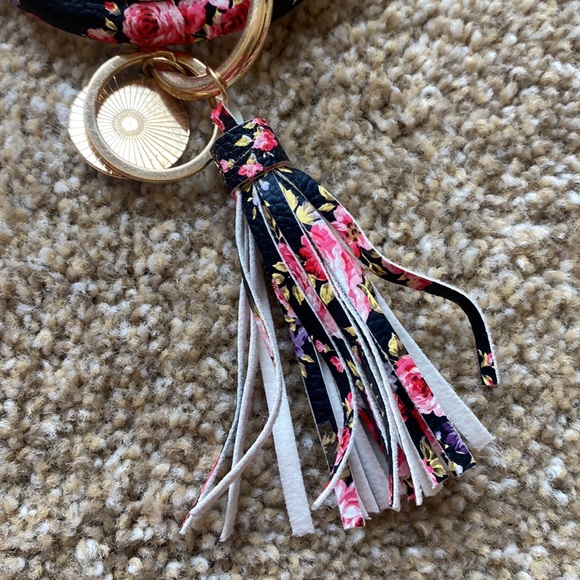 Bracelet Keychain - Picture 4 of 7